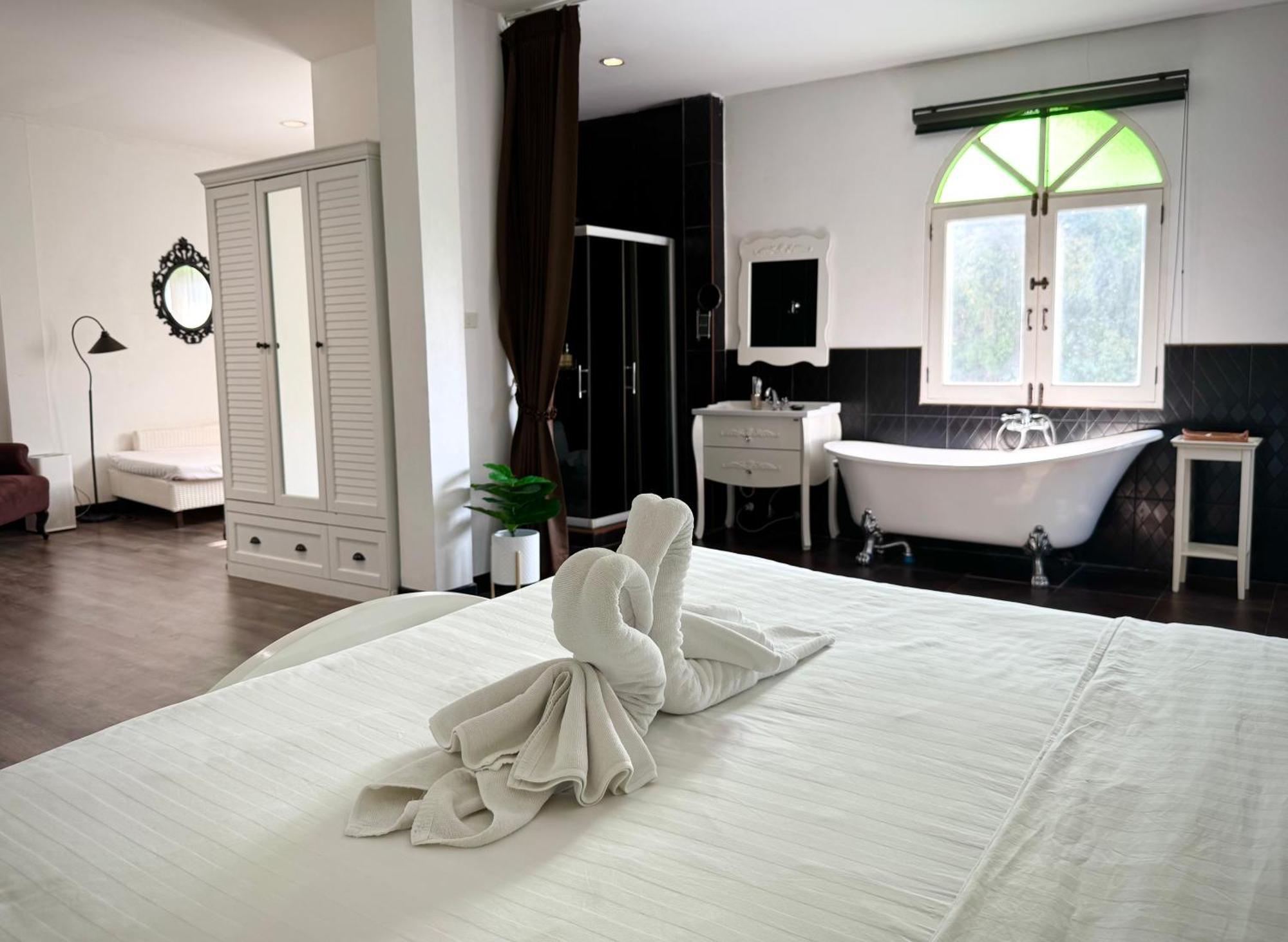 Nidhra Lanna Hotel Chiang Mai Bagian luar foto
