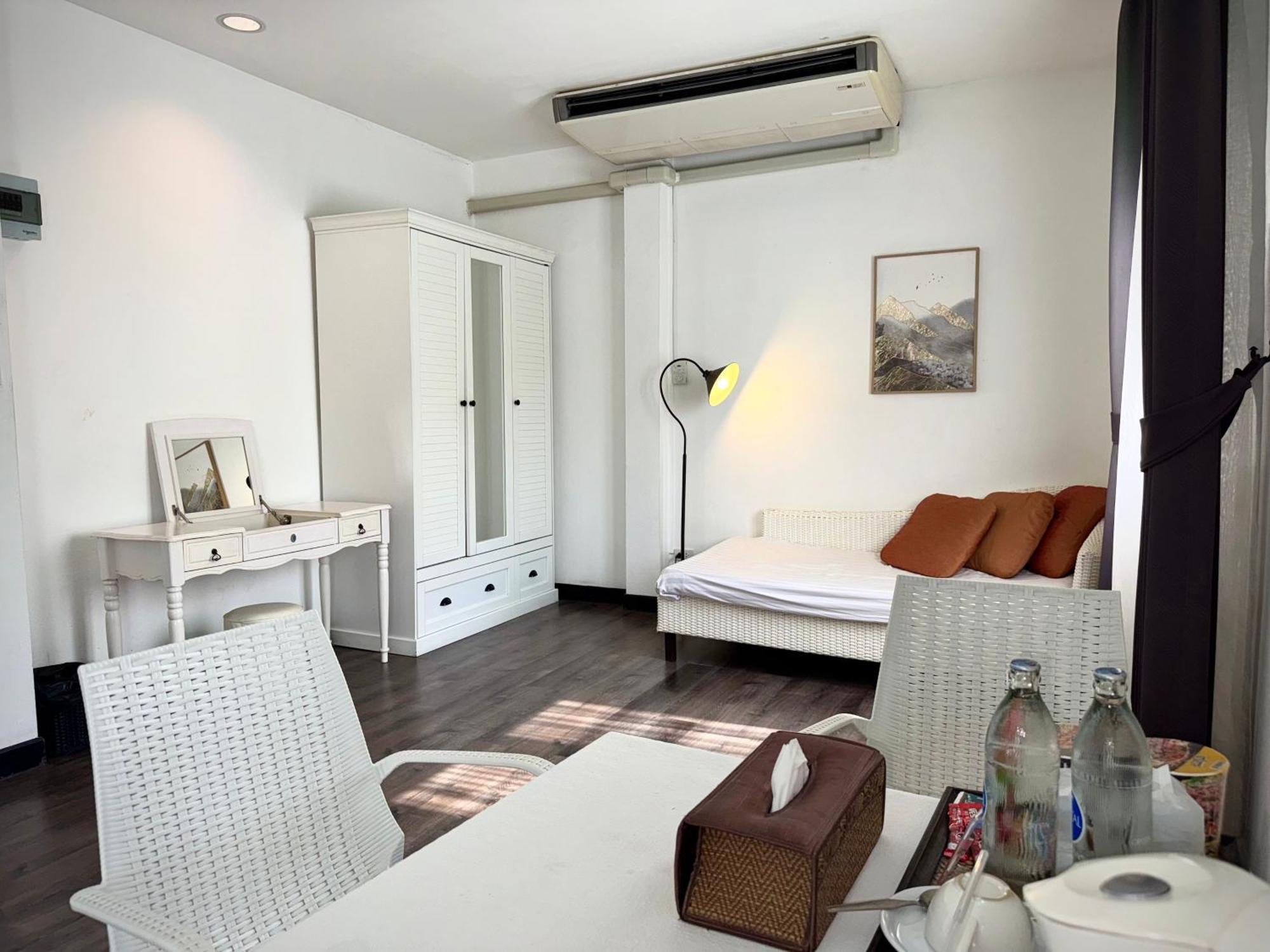 Nidhra Lanna Hotel Chiang Mai Bagian luar foto