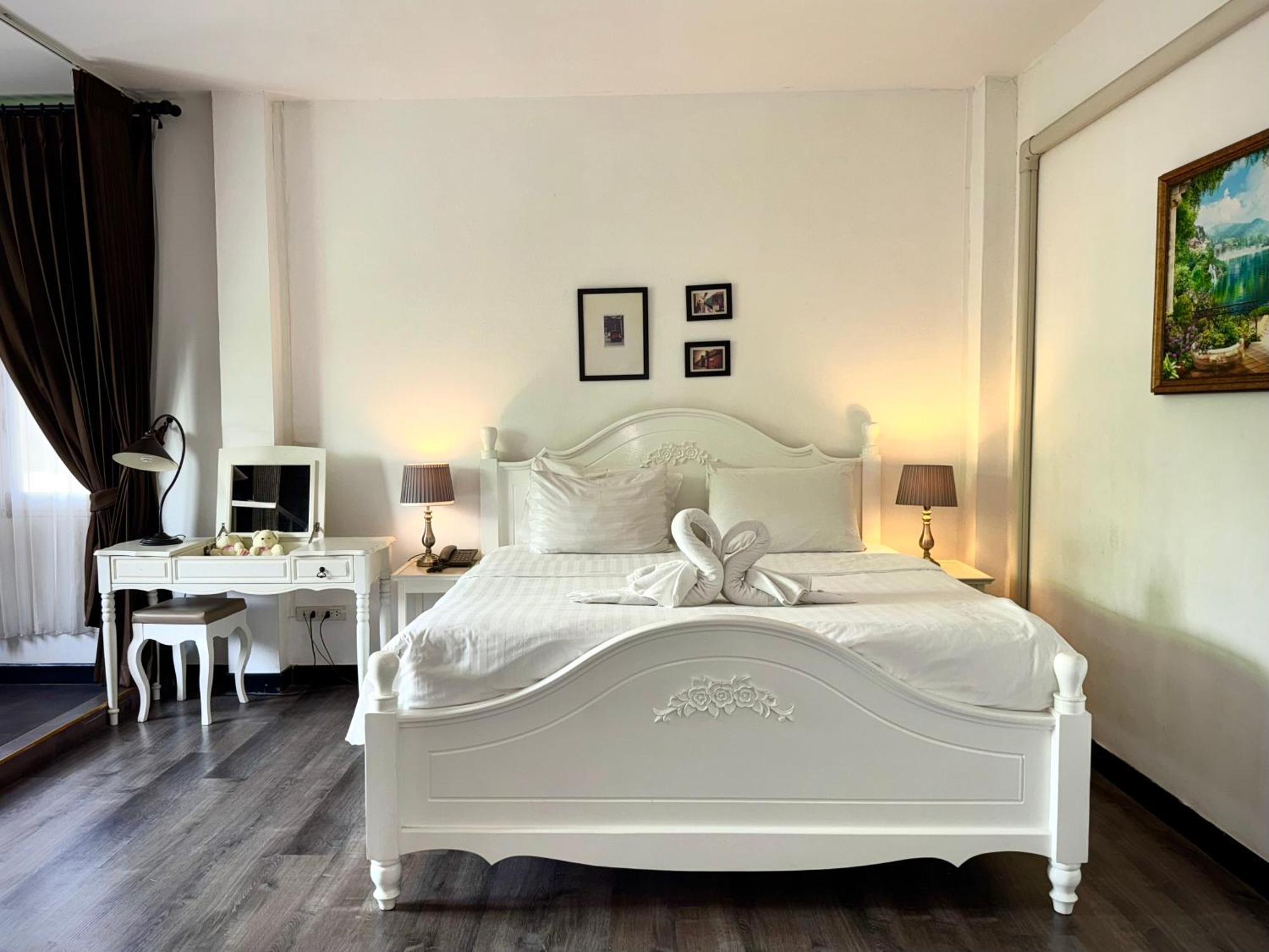 Nidhra Lanna Hotel Chiang Mai Bagian luar foto