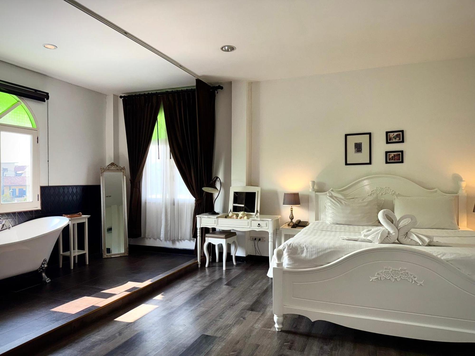Nidhra Lanna Hotel Chiang Mai Bagian luar foto