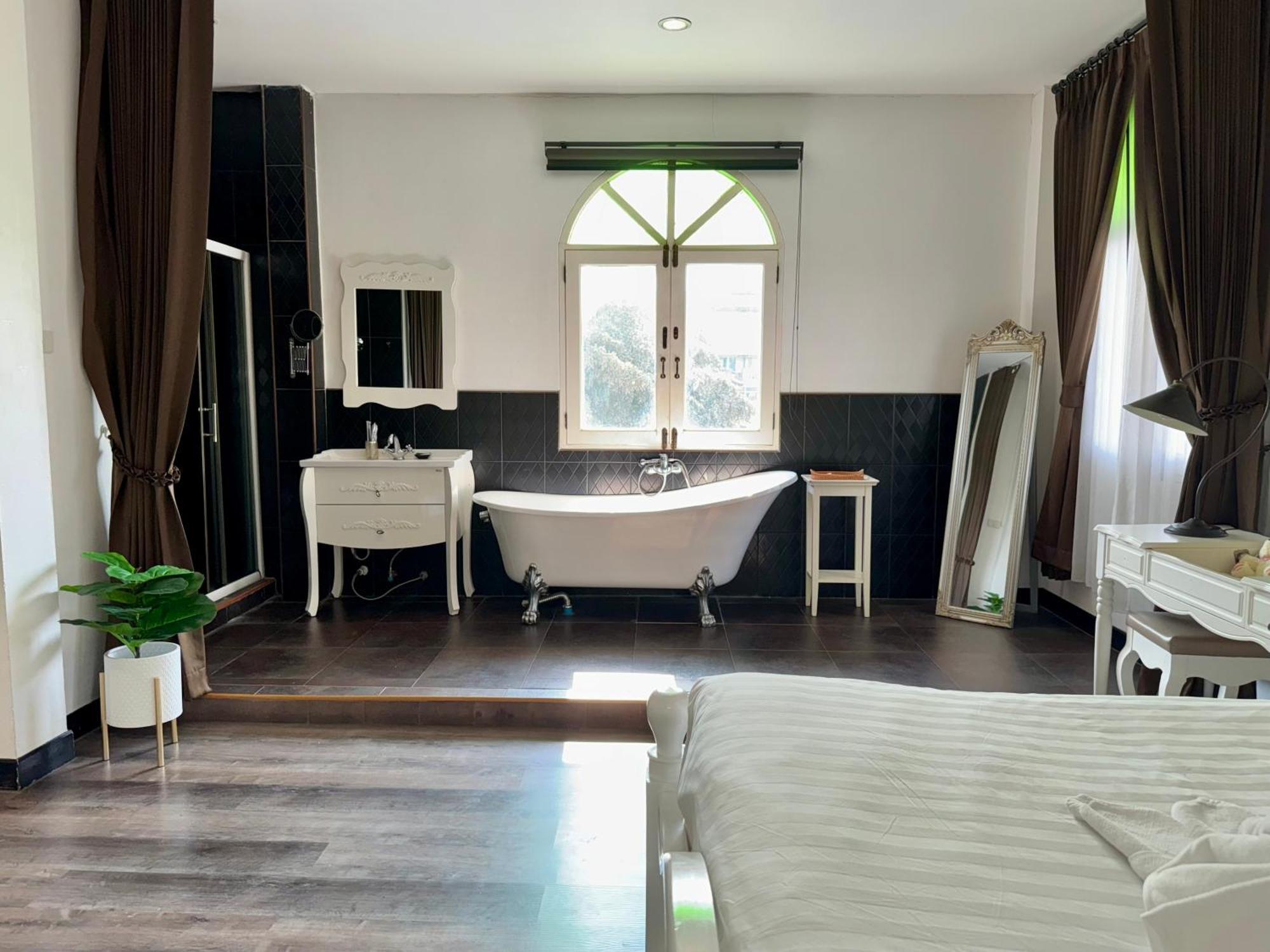 Nidhra Lanna Hotel Chiang Mai Bagian luar foto