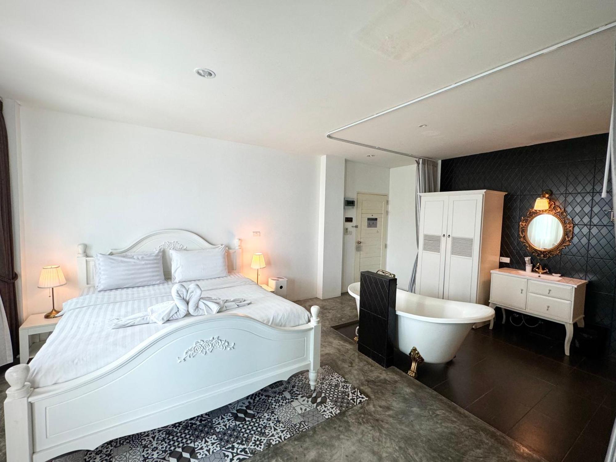 Nidhra Lanna Hotel Chiang Mai Bagian luar foto