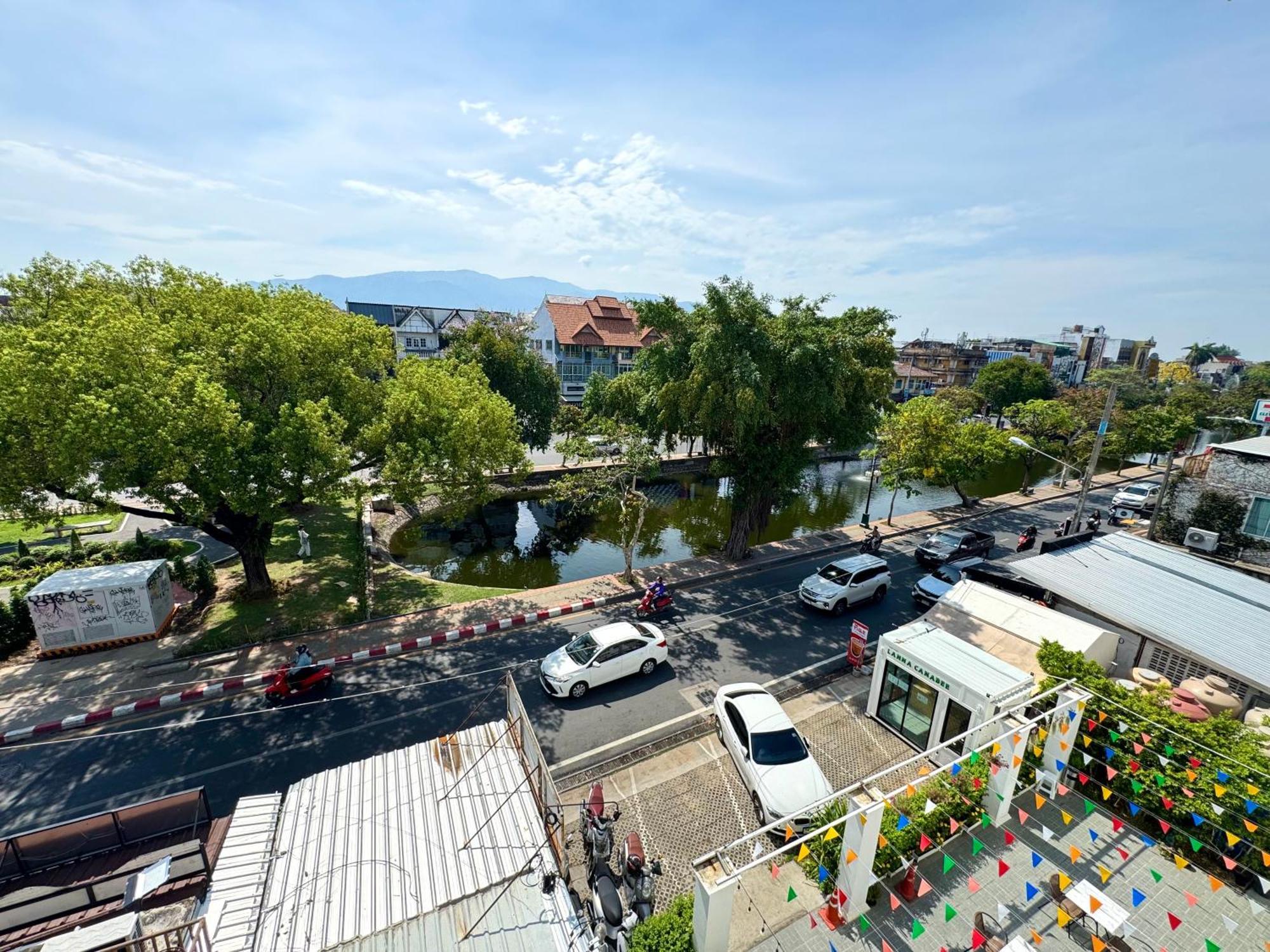 Nidhra Lanna Hotel Chiang Mai Bagian luar foto