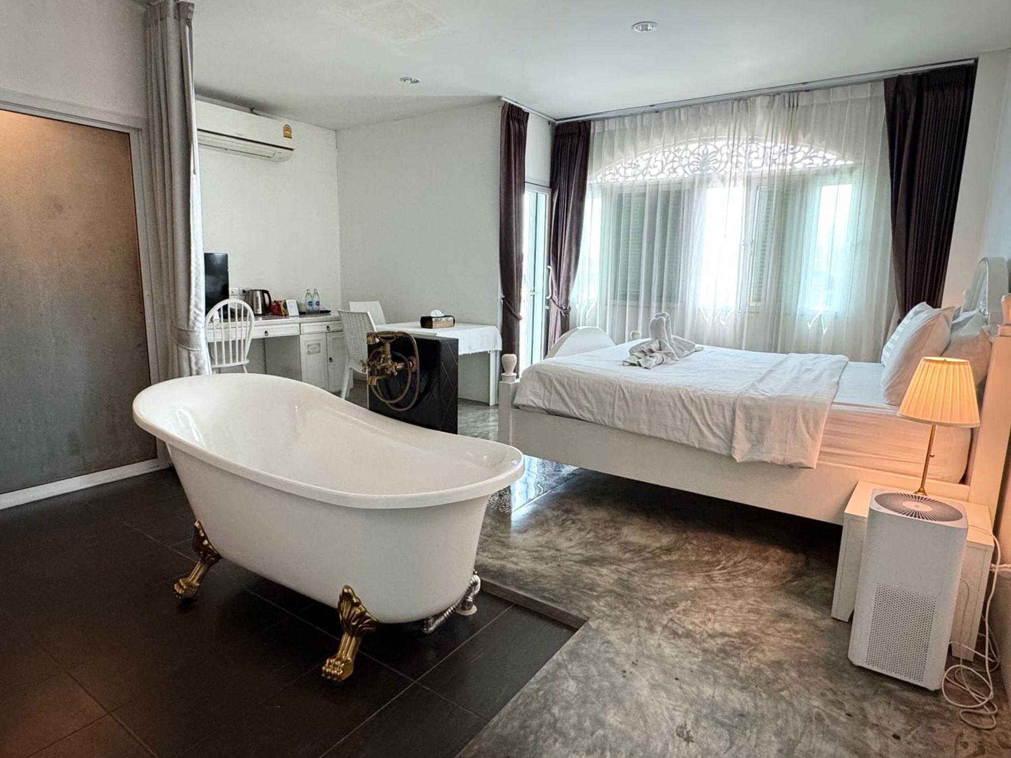 Nidhra Lanna Hotel Chiang Mai Bagian luar foto